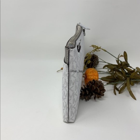 Michael Kors Kimberly Large 3 in 1 Tote - Picture 9 of 16